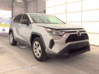 2025 Toyota RAV4 LE - miniatura 3