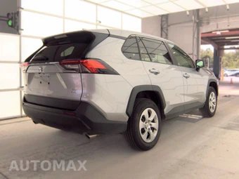 2025 Toyota RAV4 LE - miniatura 4