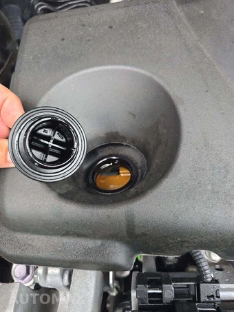 2025 Toyota RAV4 LE - miniatura 23
