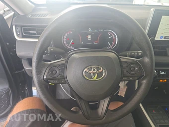 2025 Toyota RAV4 LE - miniatura 10