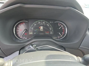 2025 Toyota RAV4 LE - miniatura 12