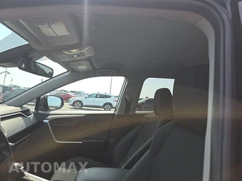 2025 Toyota RAV4 LE - miniatura 17