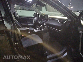 2025 Toyota RAV4 LE - miniatura 8