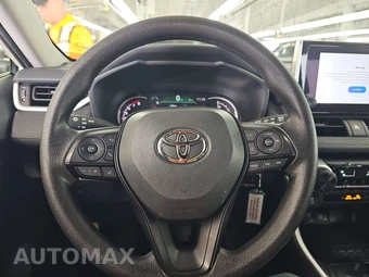 2025 Toyota RAV4 LE - miniatura 10