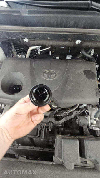 2025 Toyota RAV4 LE - miniatura 17