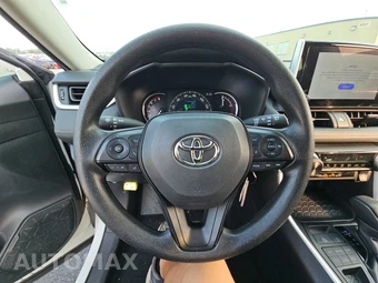 2025 Toyota RAV4 LE - miniatura 10