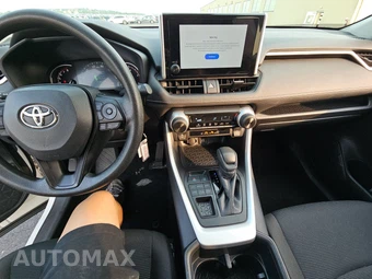 2025 Toyota RAV4 LE - miniatura 11