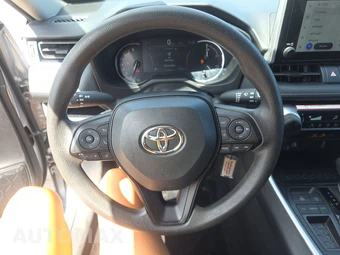2025 Toyota RAV4 LE - miniatura 10