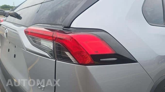 2025 Toyota RAV4 LE - miniatura 23