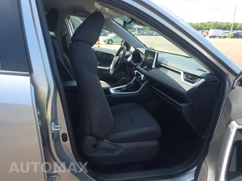 2025 Toyota RAV4 LE - miniatura 8