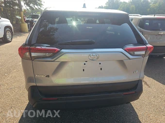 2025 Toyota RAV4 LE – miniatura 5