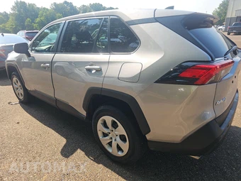 2025 Toyota RAV4 LE – miniatura 6
