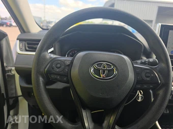 2025 Toyota RAV4 LE - miniatura 10