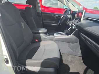 2025 Toyota RAV4 LE - miniatura 8