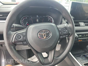 2025 Toyota RAV4 LE - miniatura 16