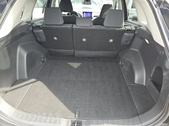 2025 Toyota RAV4 LE - miniatura 16