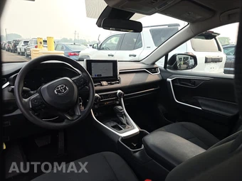 2025 Toyota RAV4 LE - miniatura 11