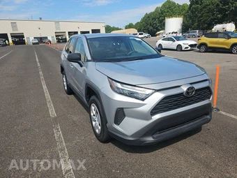 2025 Toyota RAV4 LE - miniatura 3