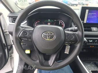 2025 Toyota RAV4 LE - miniatura 10