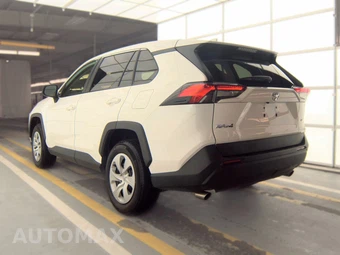2025 Toyota RAV4 LE - miniatura 6