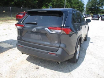 2025 Toyota RAV4 LE - miniatura 15