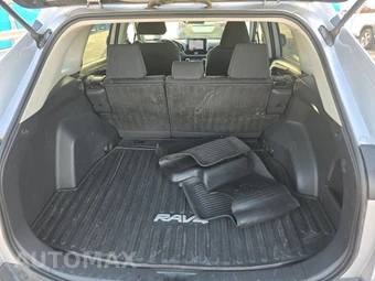 2025 Toyota RAV4 LE - miniatura 16