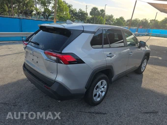 2025 Toyota RAV4 LE - miniatura 4