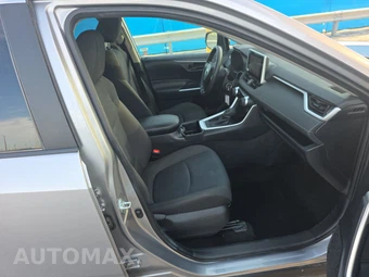 2025 Toyota RAV4 LE - miniatura 8