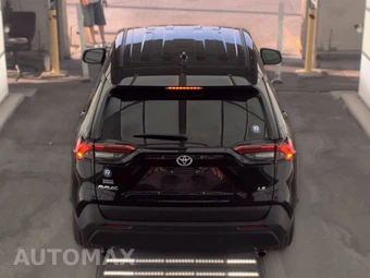 2025 Toyota RAV4 LE – miniatura 5