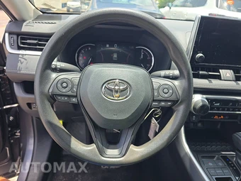 2025 Toyota RAV4 LE - miniatura 10