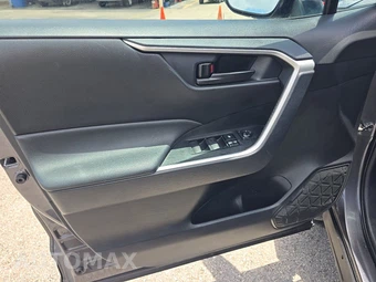2025 Toyota RAV4 LE - miniatura 9