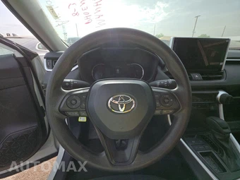 2025 Toyota RAV4 LE - miniatura 10