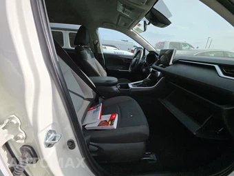 2025 Toyota RAV4 LE - miniatura 8