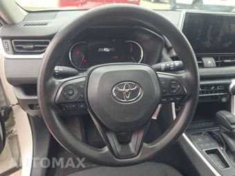 2025 Toyota RAV4 LE - miniatura 10