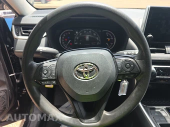 2025 Toyota RAV4 LE - miniatura 10