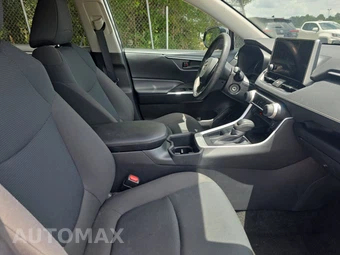 2025 Toyota RAV4 LE - miniatura 8