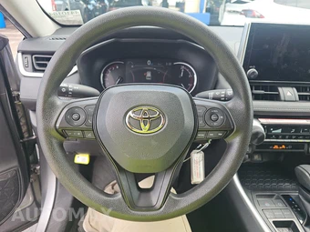 2025 Toyota RAV4 LE - miniatura 10