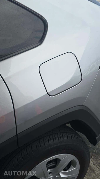 2025 Toyota RAV4 LE - miniatura 24
