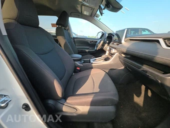 2025 Toyota RAV4 LE - miniatura 8