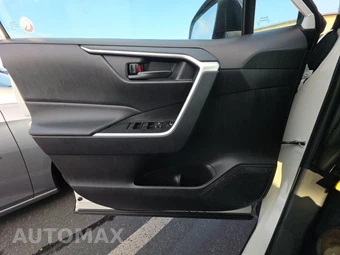 2025 Toyota RAV4 LE - miniatura 9