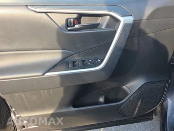 2025 Toyota RAV4 LE – miniatura 9