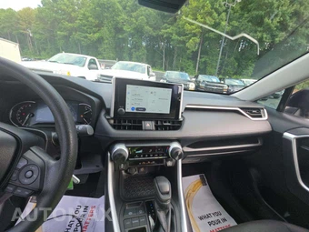2025 Toyota RAV4 LE - miniatura 10