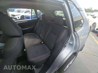2025 Toyota RAV4 LE - miniatura 13