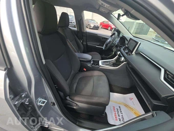 2025 Toyota RAV4 LE - miniatura 18