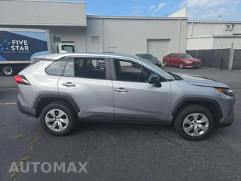 2025 Toyota RAV4 LE - miniatura 4