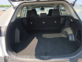 2025 Toyota RAV4 LE – miniatura 16