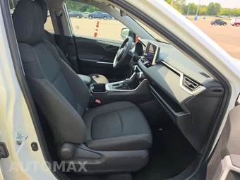 2025 Toyota RAV4 LE – miniatura 8