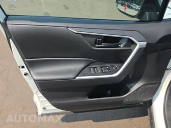 2025 Toyota RAV4 LE – miniatura 9