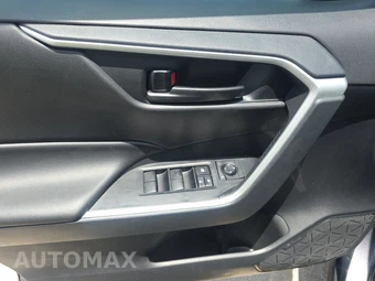 2025 Toyota RAV4 LE – miniatura 9