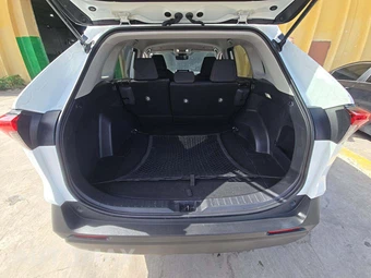 2025 Toyota RAV4 LE – miniatura 11